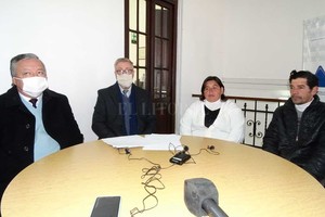 Agencia Reconquista Nilda Valenzuela y Héctor Vera, padres de la víctima, participaron de una conferencia junto al fiscal regional Rubén Martínez y el fiscal de la Unidad de Género, Aldo Gerosa.