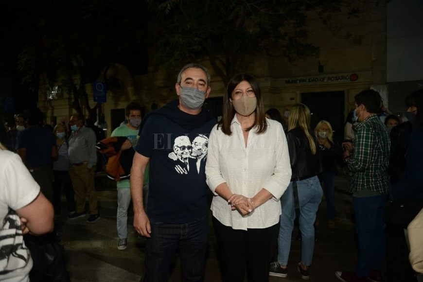 ELLITORAL_405272 |  Twitter Clara García Clara García junto a Pablo Javkin, en la Noche de las Peatonales, en Rosario.