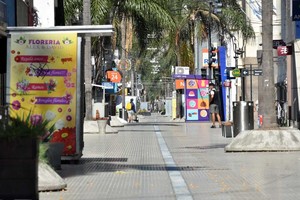 Manuel Alberto Fabatía Con las persianas bajas debido al aislamiento obligatorio, los comerciantes buscan en Internet el lugar para canalizar sus ventas y llegar a los clientes.