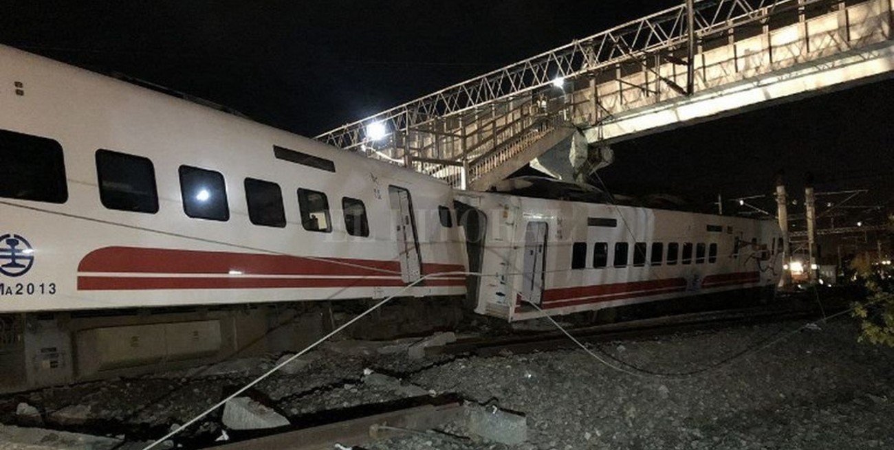 Tragedia en Taiwán: "escuché un ruido fuerte y entonces el vagón descarriló"