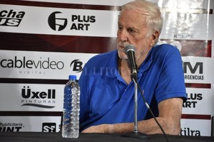 ELLITORAL_319705 |  Manuel Fabatía José Néstor Vignatti, el presidente sabalero que no pudo convencer a algunos jugadores, les debe desde principios de año y ahora tiene un reclamo que deberá solucionar urgentemente.