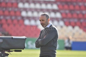 ELLITORAL_393363 |  Manuel Fabatía Juan Manuel Azconzábal, entrenador de Unión, analizó la derrota de su equipo en conferencia de prensa