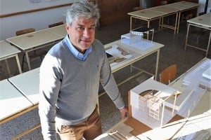 Gentileza Vamos a estar impulsando nuevas carreras de grado y posgrado en las distintas sedes . planteó Biagioni sobre su gestión como decano.