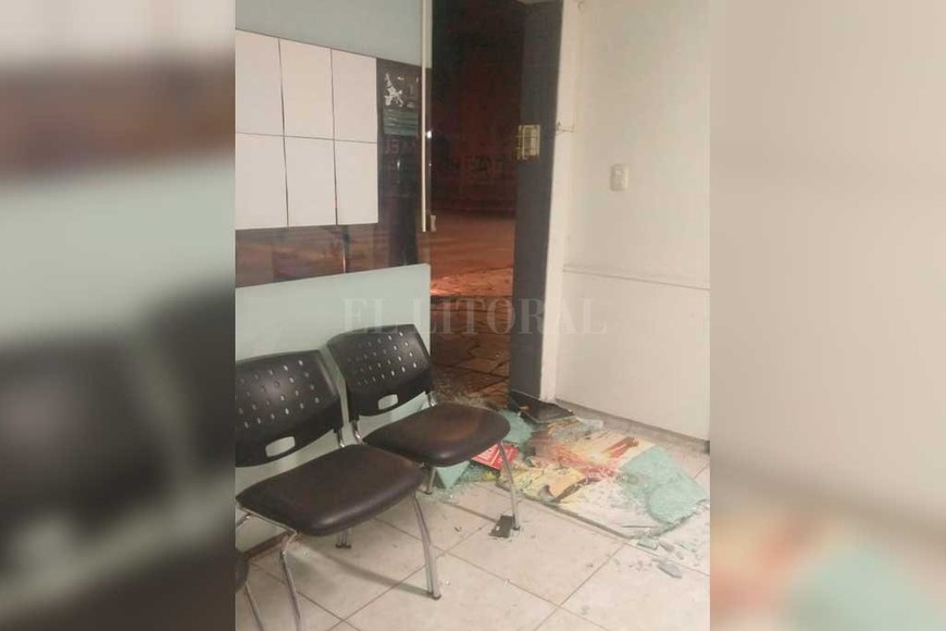 ELLITORAL_331217 |  El Litoral Ladrones rompieron el blindex de una agencia de turismo y robaron un TV