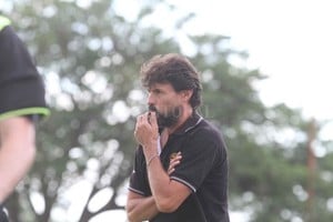 Manuel Fabatía Fredy Di Pangrazio. El nuevo DT de Independiente. Ateneo fue su último club en la primera liguista. El sábado hace su debut oficial en el Rojo de Santo Tomé.