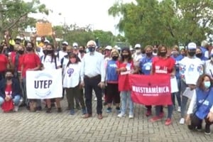 Captura digital Movimientos sociales presentando el nuevo proyecto.