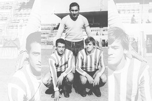 Archivo El Litoral Garzón parado, Artucio y el Patón Rossi agachados. Los tres estuvieron en aquella victoria de 1970. Lo jugaron con la frente en alta, aún descendidos.