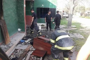 ELLITORAL_223905 |  Periodismo Ciudadano El fuego comenzó en uno de los dormitorios y luego se propagó a otro cuarto.