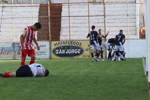 ELLITORAL_358129 |  Gentileza Marcelo Miño La contundencia de Ben Hur dejó por el piso el sueño de Atlético Paraná.