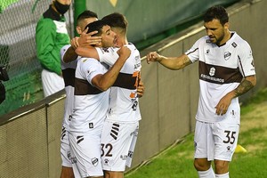 Télam/Alfredo Luna Telam, Buenos Aires, 19 de abril de 2021: Luciano Recalde (6), festeja el primer gol de Platense que enfrenta hoy a Banfield por la Copa de la Liga Profesional.
Foto: Alfredo Luna/cf/telam