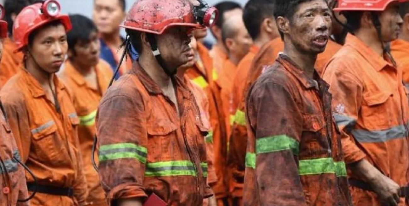 En china 12 mineros están con vida atrapados bajo tierra hace una semana