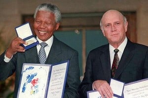ELLITORAL_417258 |  AP Mandela y De Klerk recibiendo el Nobel de la Paz.