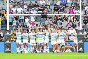 ELLITORAL_359014 |  Archivo El Seleccionado Argentino, celebrando el histórico primer triunfo ante su par de Nueva Zelanda. Fue el sábado 14 de noviembre pasado, en el Bankwest Stadium de Sydney, en el marco del Tri Nations 2020. En el debut mundialista, ante el Rose Team, Los Pumas afrontarán el partido más exigente de la fase inicial.