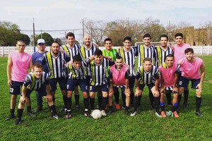 Gentileza El plantel de fútbol de Belgrano. Hoy, en plena actividad, disfruta del presente en la Liga Galvense.