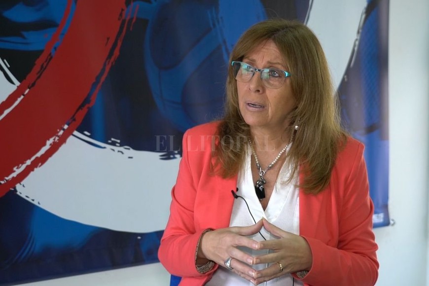 ELLITORAL_313102 |  Fernando Nicola Giaccone:  Estoy muy orgullosa   Había que trabajar con cada protocolo y estoy muy orgullosa. Felicito a todos los dirigentes, los profe y los entrenadores. Hoy es más peligroso una reunión familiar, una caminata o una ronda de mates que practicar deportes. Lo podemos hacer bien, no hay que correr riesgos y no hay que volver para atrás , dice la Secretaria de Deportes en este mano a mano con El Litoral.