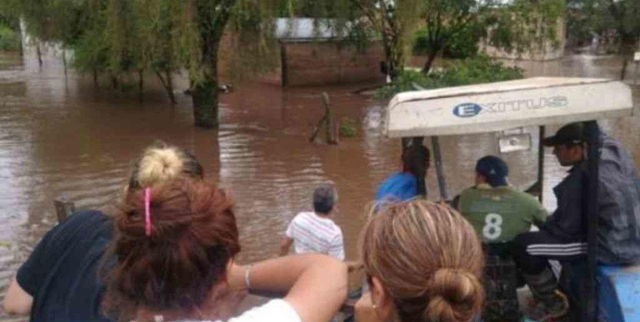 Las intensas lluvias en Tucumán dejaron 76 evacuados y localidades aisladas 