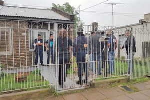 El Litoral Las imágenes en el interior de la casa hablan de una escena escalofriante , en virtud de la saña con la que fue asesinada y cantidad de sangre que había por todos lados, incluidas manchas en muchas de las paredes.