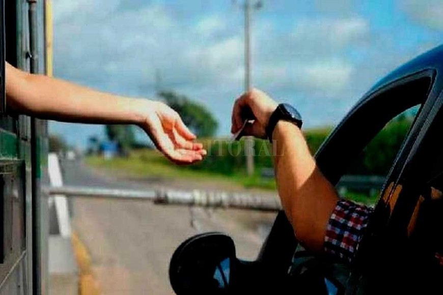 ELLITORAL_220414 |  Archivo El Litoral UN SANCARLINO que tiene que dirigirse a Santo Tomé o Santa Fe y luego retornar a su hogar, deberá pagar nada y nada menos que 126 pesos, teniendo en cuenta que hasta muy poco tiempo atrás, ese periplo le insumía un gasto de 90 pesos (45 estaba el peaje).