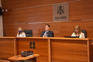 ELLITORAL_374704 |  Flavio Raina El tribunal, compuesto por los jueces José Luis García Troiano -presidente-, Rosana Carrara y Sandra Valenti.