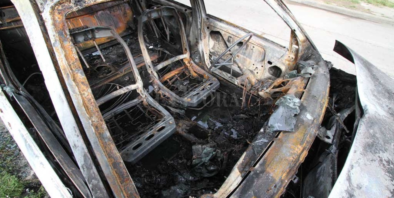 Una pesadilla: quemaron tres autos durante la madrugada