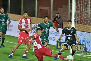 Manuel Fabatía Imanol Machuca tuvo dos oportunidades claras, una en cada tiempo. La del primer tiempo fue un mano a mano que remató a las piernas del arquero; la del segundo fue esta de la foto, que terminó errándole al arco.