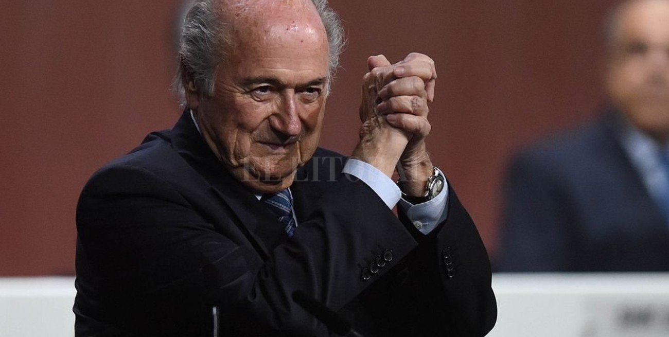 Blatter salió de coma inducido pero sigue en terapia intensiva
