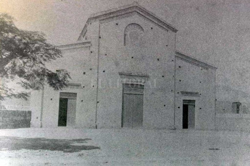 ELLITORAL_341990 |  Archivo El Litoral El templo de San Carlos Centro en el siglo XIX