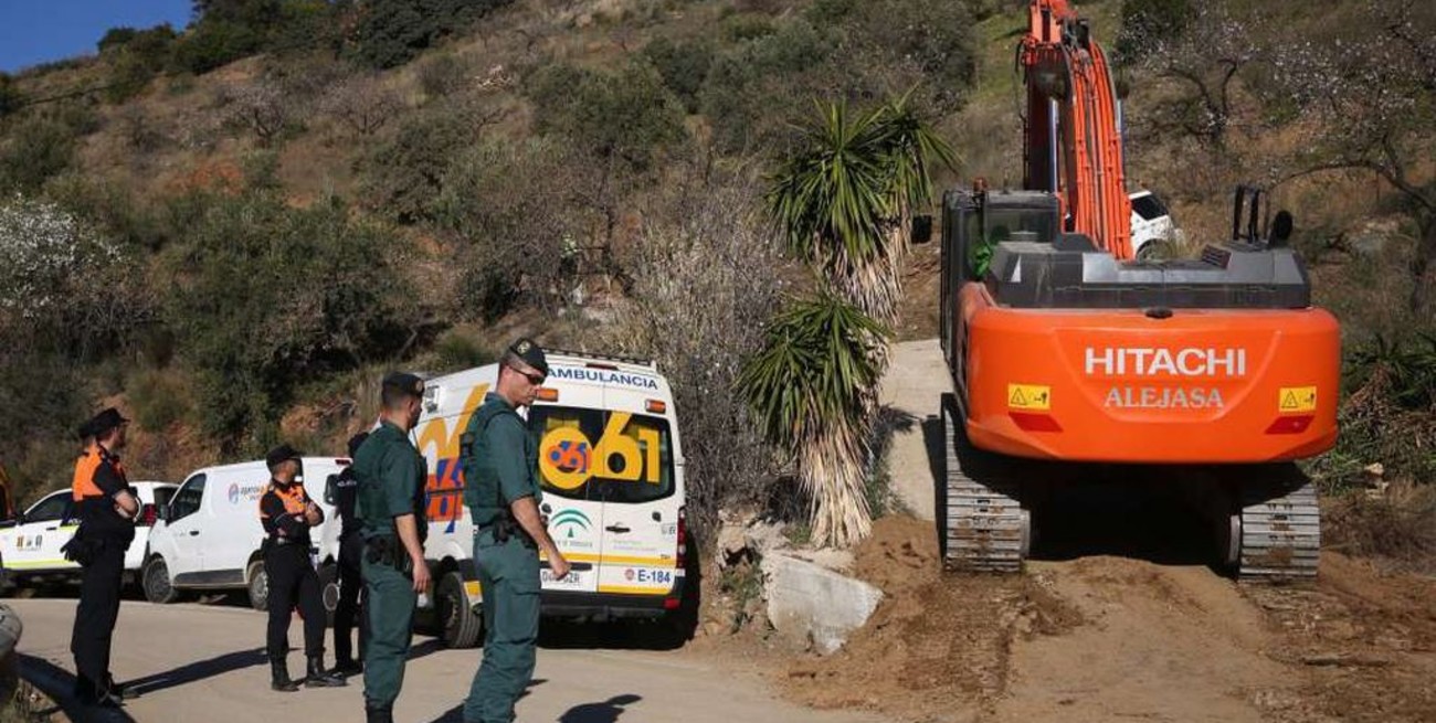 España: dramático intento de rescate de un niño de dos años que cayó a un pozo de 110 metros