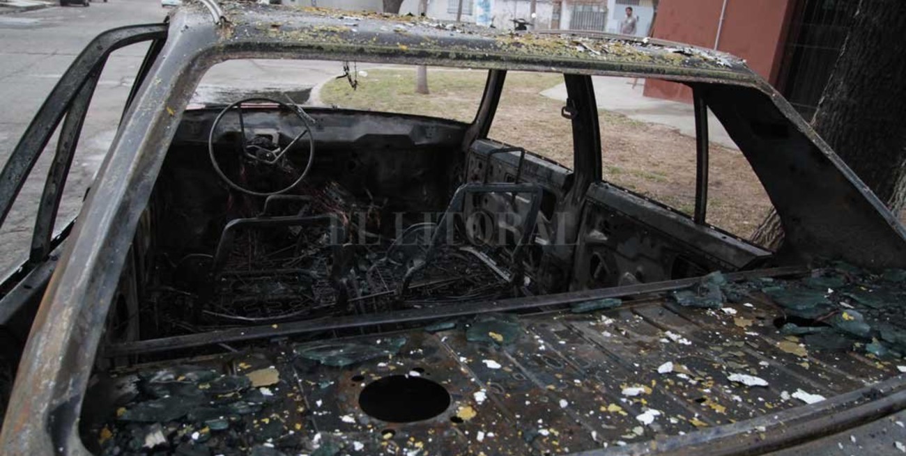 Historia repetida: quemaron un auto en el norte de la ciudad 