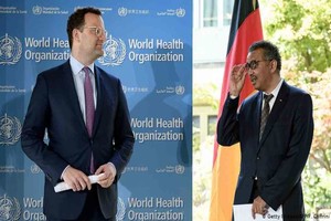ELLITORAL_309912 |  Agencias El ministro de Salud de Alemania, Jens Spahn (izquierda) y el director de la OMS, Tedros Adhanom Ghebreyesus, en Ginebra, Suiza.