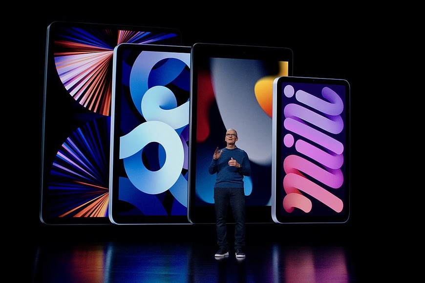 ELLITORAL_404218 |  Reuters Apple CEO Tim Cook introduces the latest iPad and iPad mini to the iPad lineup during a special event at Apple Park in Cupertino, California broadcast September 14, 2021. Brooks Kraft/Apple Inc/Handout via REUTERS   NO RESALES. NO ARCHIVES. THIS IMAGE HAS BEEN SUPPLIED BY A THIRD PARTY.