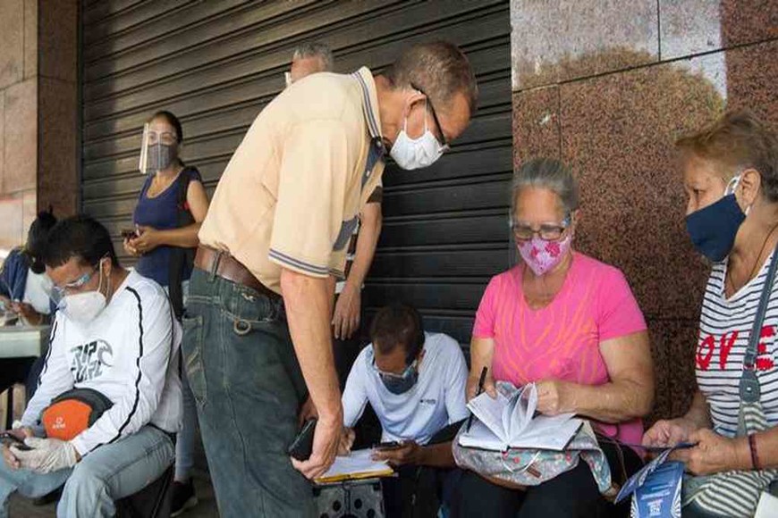 ELLITORAL_343692 |  Agencias Largas filas en Venezuela y voto en el exterior.
