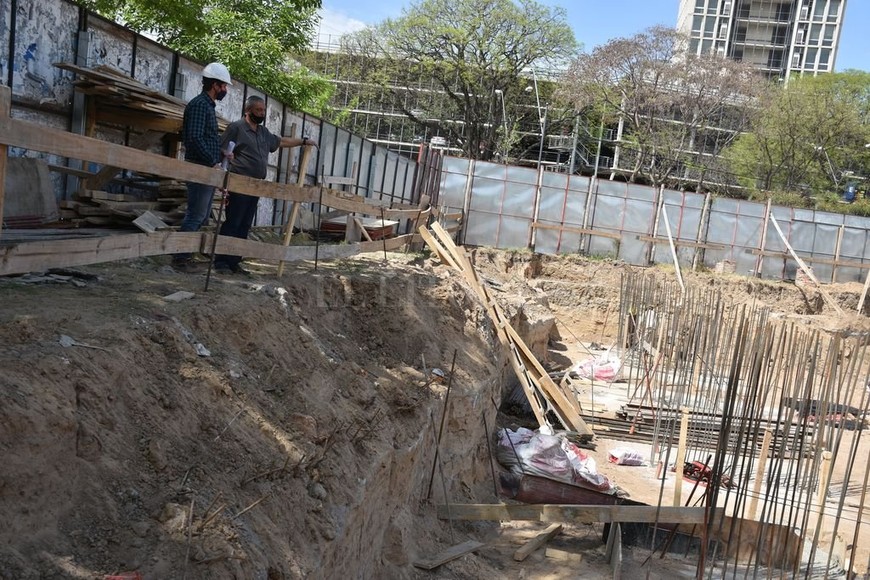 ELLITORAL_331983 |  El Litoral Daniel Arditti, en la obra del edificio 98 sobre Av. Alem.