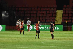 Mauricio Garín Rodrigo Aliendro y el Pulga Rodríguez buscan explicaciones a las situaciones desperdiciadas y a un resultado que no se entiende a partir de lo que fue el juego del sábado en el Brigadier López.