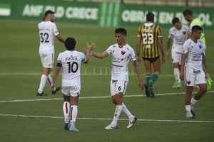 ELLITORAL_375535 |  Archivo Paolo Goltz todavía no está listo para volver a la zaga sabalera.