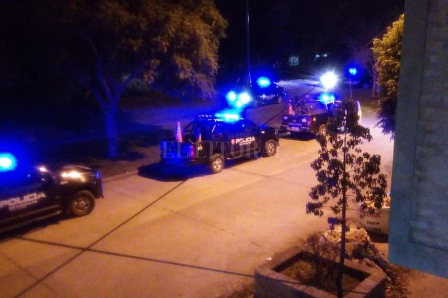 ELLITORAL_311998 |  Periodismo Ciudadano Ante el llamado de los vecinos la policía acudió varias veces. Pero ni bien se retiran los patrulleros, los incidentes vuelven a suceder.