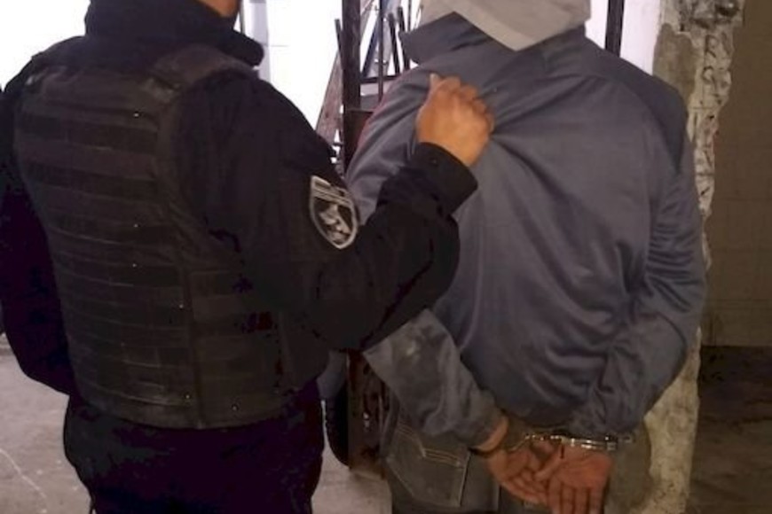 ELLITORAL_391767 |  Prensa URI Agentes de la Sección Perros acudieron al llamado de los guardias privados y le colocaron las esposas.