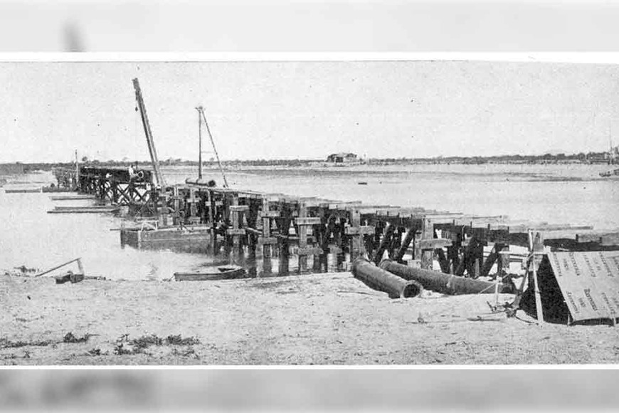 ELLITORAL_299122 |  Archivo. Histórico. El primer puente acueducto terminado, de principios del siglo pasado.