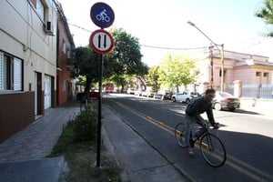 ELLITORAL_238560 |  Guillermo Di Salvatore En los últimos años se han sumado algunas bicisendas más a la red de la ciudad. El pedido, ahora, es que se incorporen más a las avenidas troncales para unir a los barrios más alejados con el centro.