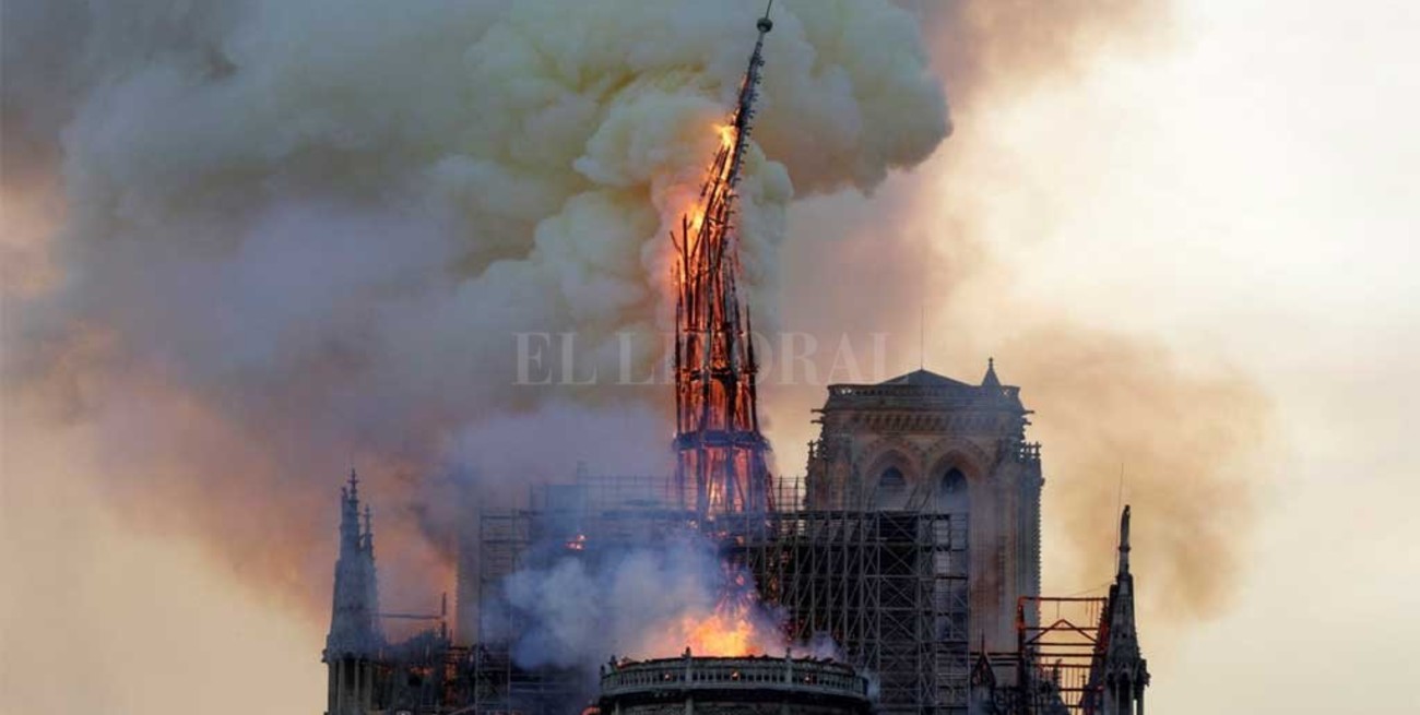 Francia lanza un concurso para reconstruir la aguja de Notre Dame