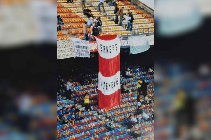 ELLITORAL_359171 |  Gentileza Pablo Lanfranchi El trapo siempre está. En cualquier evento importante realizado en Europa, la bandera de Sangre Tatengue dice presente.