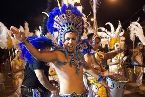 Archivo El Litoral Además de promover espacios de visibilización de las agrupaciones y de los grupos que desarrollan talleres de percusión y canto, se busca destacar el valor de la fiesta del carnaval como forma de expresión cultural que fortalece las identidades, la memoria y la creación colectiva a través de la participación ciudadana de los diferentes barrios de la ciudad.