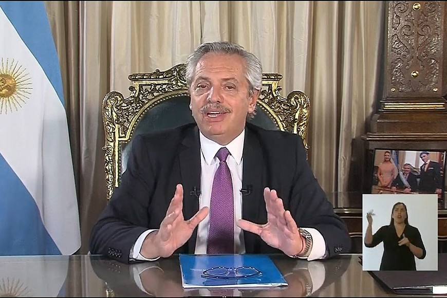 ELLITORAL_290145 |  NA NOTICIAS ARGENTINAS BAIRES 
MARZO 12: El presidente Alberto 
Fernandez, pronuncia su 
discurso por cadena nacional.
Foto NA