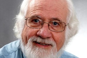 Gentileza organizadores Anselmo Miguel Molinas nació en 1945 en Santa Fe, donde reside actualmente. Es integrante del Grupo de creación literaria La Puerta Verde, coordinado por la profesora María Clara Gaziano.