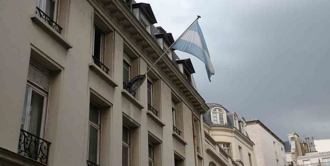 Gran parte del personal de la embajada argentina en Francia tienen coronavirus