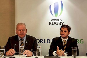 Archivo El Litoral No hay lugar para los dos. Bill Beaumon y Agustín Pichot, actualmente presidente y vice World Rugby, respectivamente. Con el tiempo, las diferencias los fueron alejando, y hoy ambos luchan por quedarse con el puesto mayor
