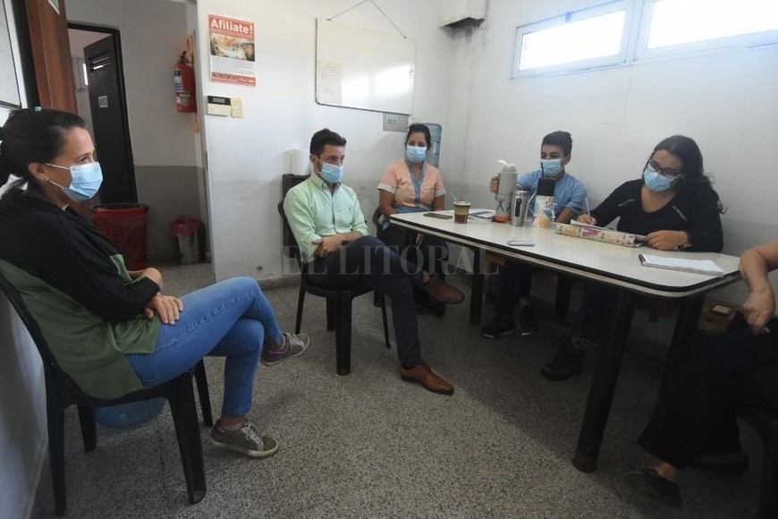 ELLITORAL_371906 |  Mauricio Garín Parte del equipo de salud que atiende en el centro sanitario de Las Lomas
