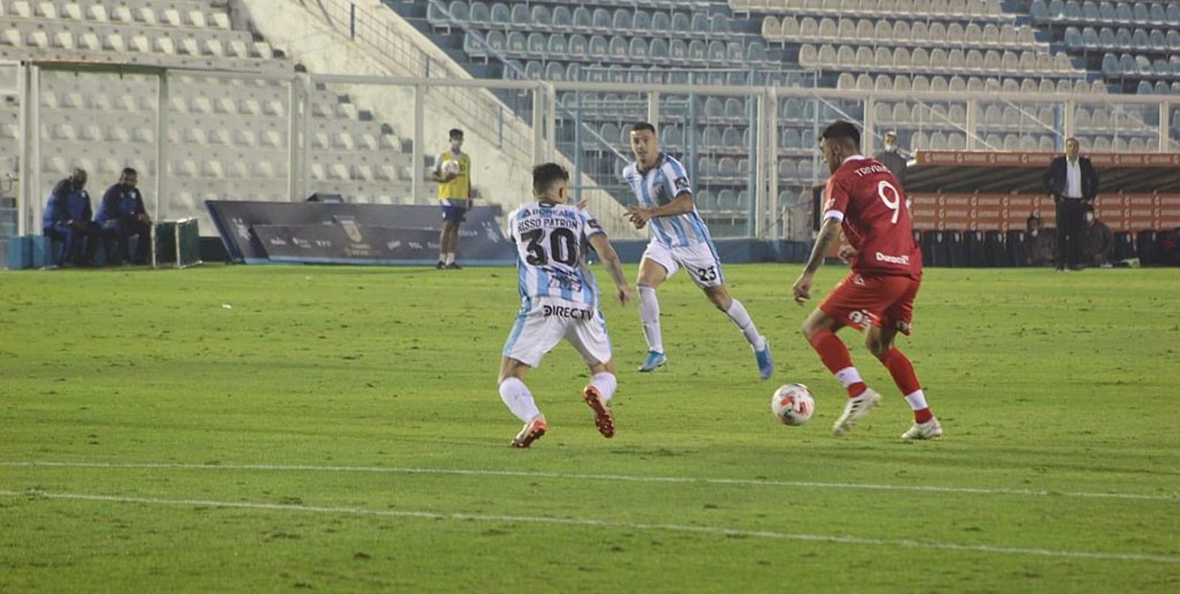 Atlético Tucumán venció como local a Huracán
