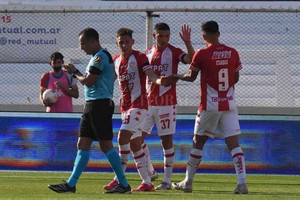 ELLITORAL_395894 |  Mauricio Garín Esquivel, el  Pajarito  Juárez y Márquez, tres puntales para el gran triunfo del sábado ante San Lorenzo.