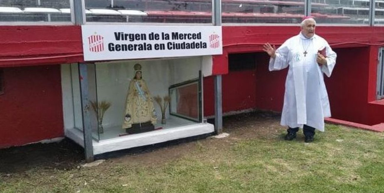 El club San Martín de Tucumán entronizó una imagen de la Virgen de la Merced en su estadio